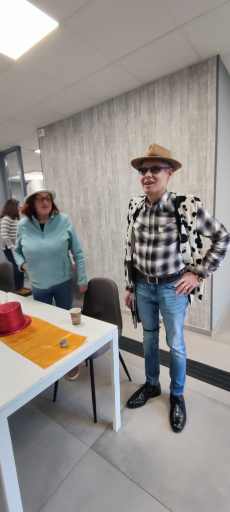 Jean-Pierre alias Woody le cowboy et Pascale à sa gauche.