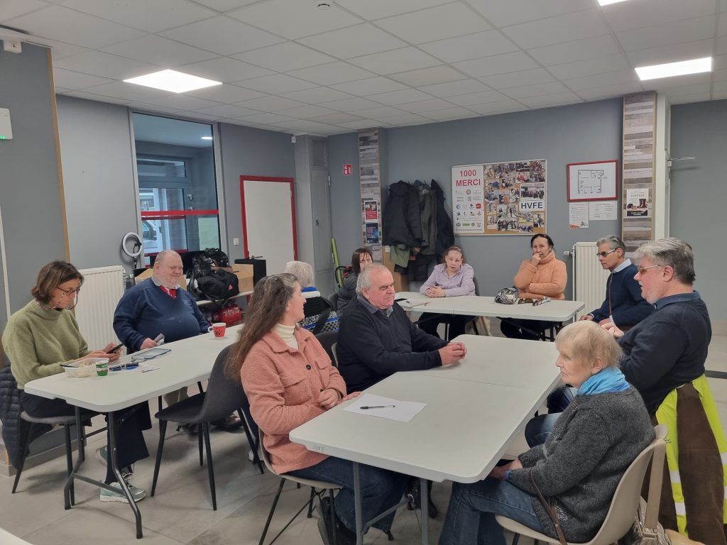 Photo de groupe:
Table de gauche: Oriane et Xavier, 
Table du fond: les deux Nathalie et Jean-Pierre,
Table de gauche: Karen, Laurent et Blanche.