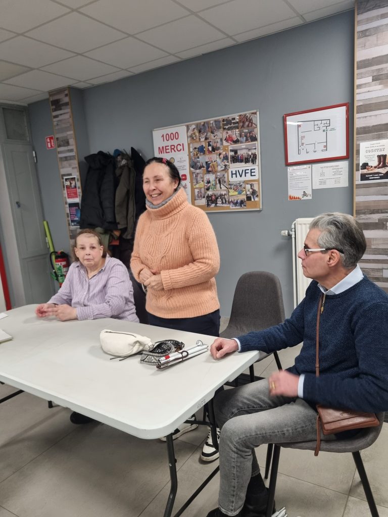 Nathalie T. nous raconte des carabistouille avec à sa droite, Nathalie A et à sa gauche, Jean-Pierre