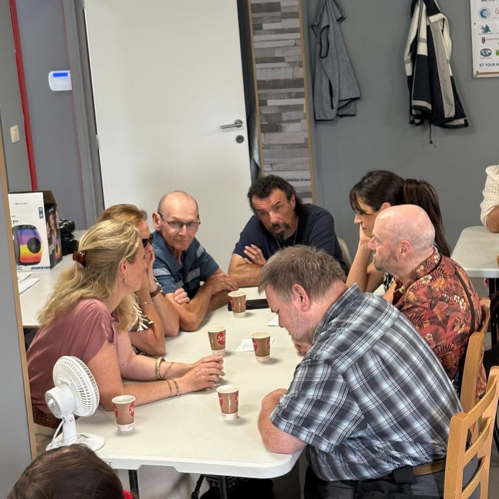 l'équipe des pirates: valérie, nathalie, gérard, pino, francis et xavier aidés de Laetitia.